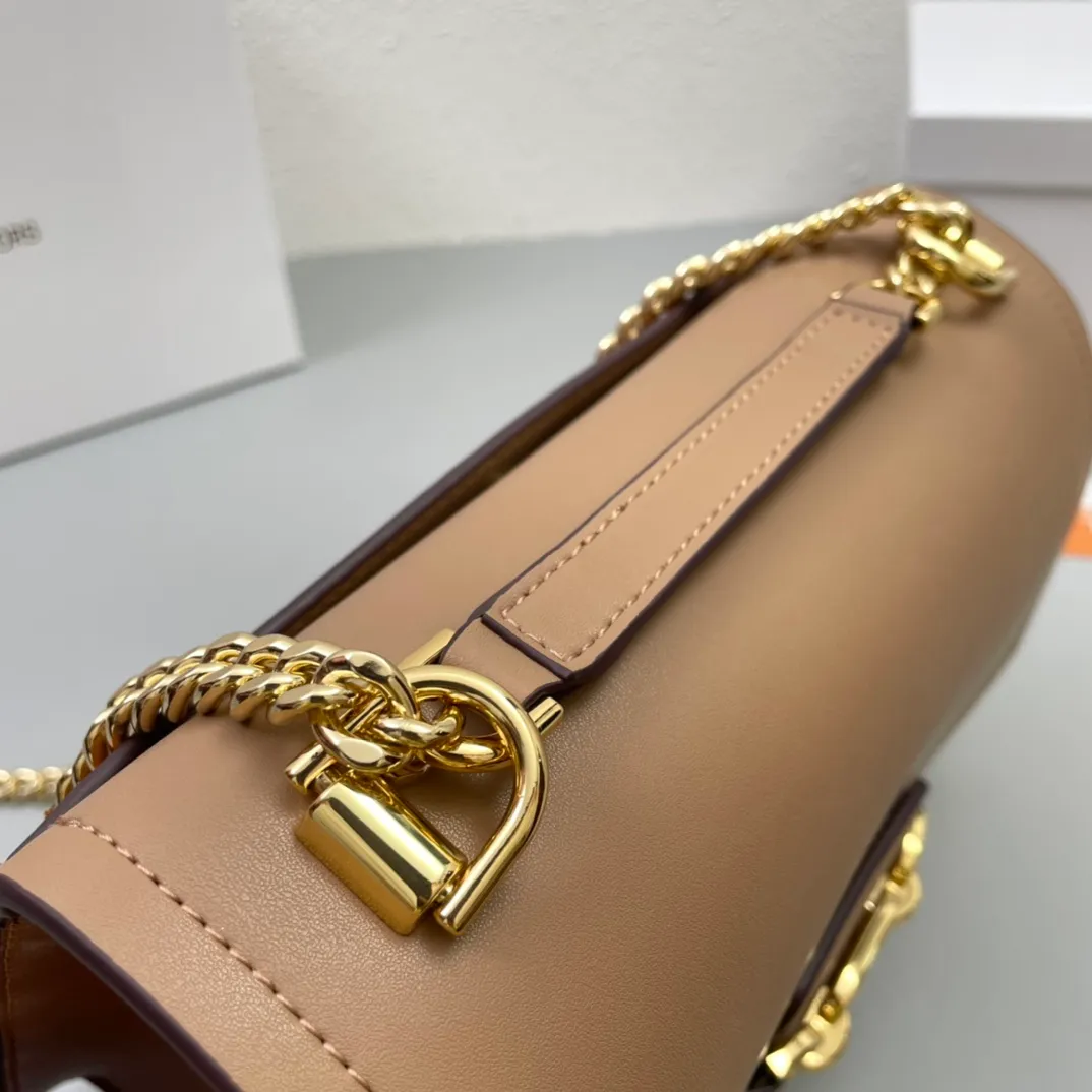All categories Official website "Brand Women's Bags" Women's Bags 💙 MK replica MK, fine imitation MK bag, MK shoulder bag, 2023 official latest version MK cowhide crossbody bag, bag factory, original material, size: 23-16-8CM